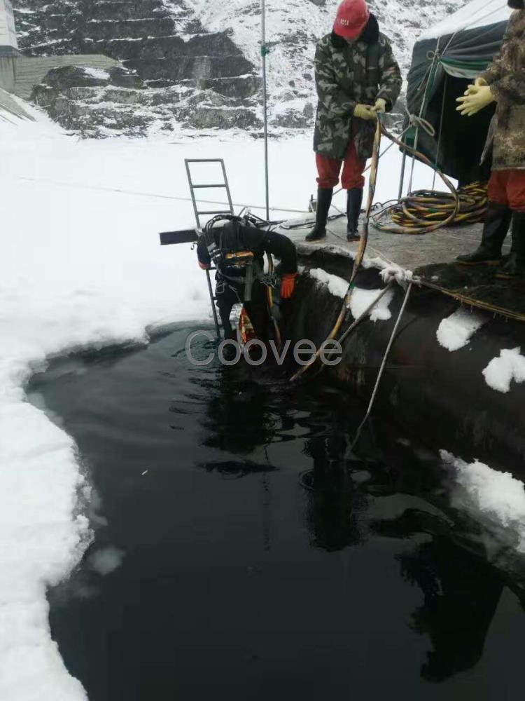 九江水庫閘門檢修壩體裂紋處理修復壩體加固植筋潛水