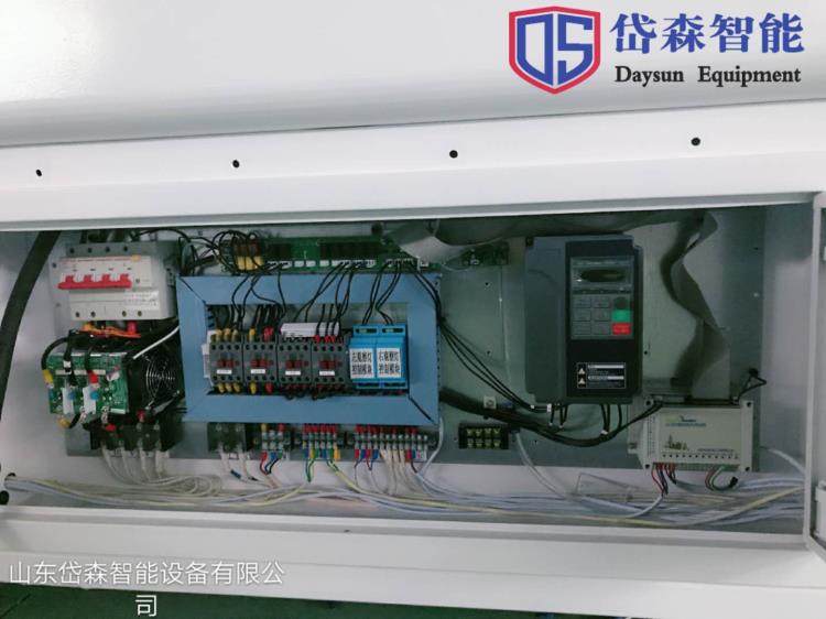 泰安岱森DS-A8L真空吸塑機用心鑄造