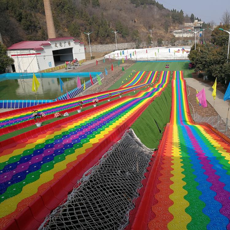 河南旱滑厂家生产小孩儿假期滑道设施旱雪七彩滑道