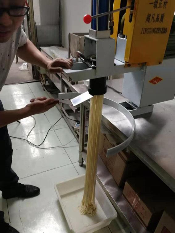 【饸饹面机】供应小型液压饸饹面机 面条机