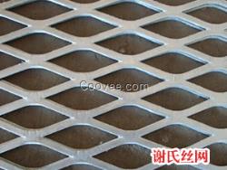 受荷扁鋼： 鋼板網的主要材料