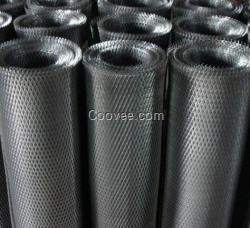 如今在鐵路上適合用的護欄網就是異型鋼板