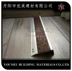 拐角樓梯防滑條優(yōu)美金剛砂防滑條廠家
