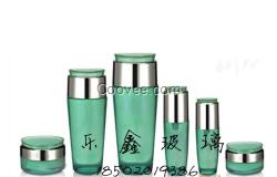 化妝品噴霧瓶子，新款化妝品玻璃瓶設(shè)計(jì)