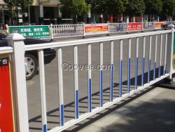 pvc道路護(hù)欄廠家，塑鋼道路護(hù)欄廠家