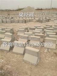 公路隔離墩鋼模具的結構不同之處