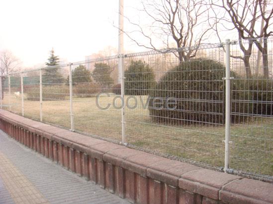 供應(yīng)雙圈護(hù)欄網(wǎng)