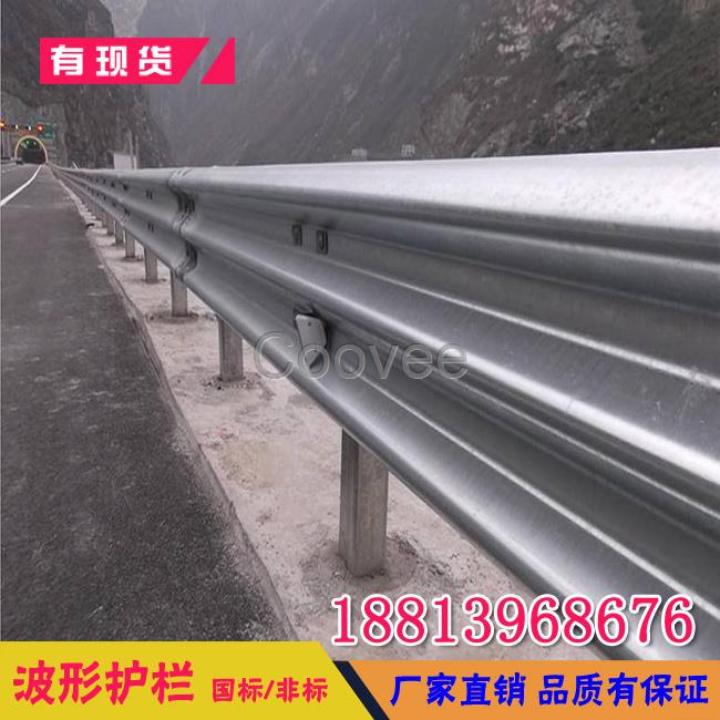 海南路側(cè)防撞護欄廠家海南公路波形梁護欄現(xiàn)貨?？诘缆贩雷沧o欄桿