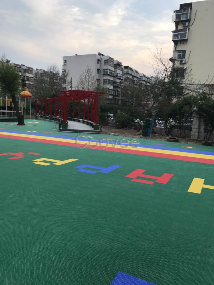 懸浮地板生產(chǎn)廠家籃球場幼兒園懸浮地板鋪裝