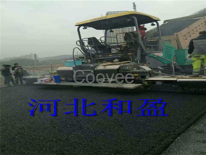 混凝土路面選擇攤鋪機(jī)租賃的優(yōu)勢
