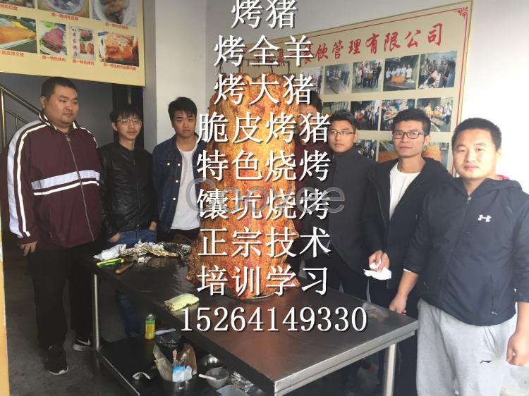 烤大豬技術(shù)發(fā)源地是山東濟(jì)南v烤豬特色是碳烤設(shè)備