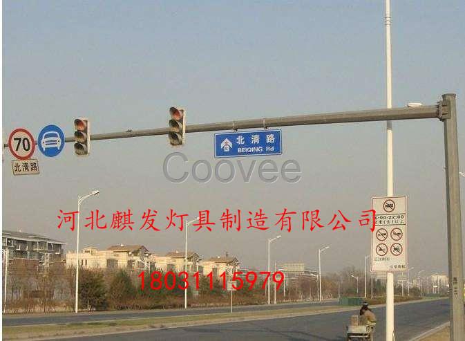 監(jiān)控桿生產(chǎn)廠家棱桿監(jiān)控桿led路燈照明道路指示牌公路監(jiān)控路燈