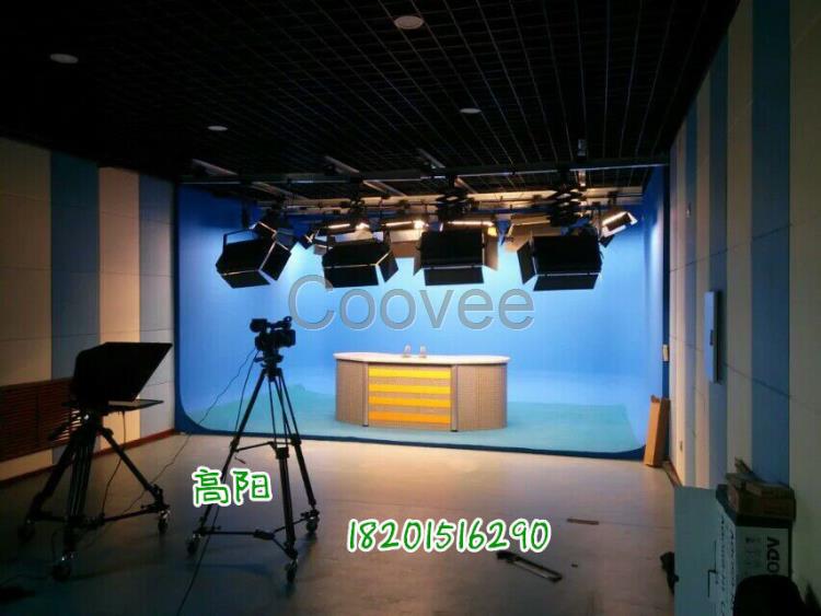 實景校園電視臺演播室建設超清虛擬藍箱幕布燈光摳像