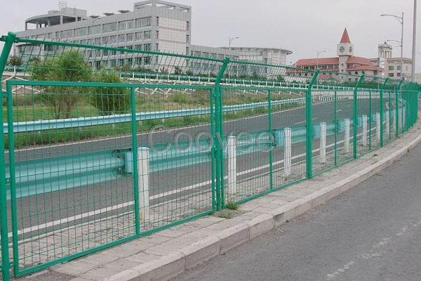 【隔离网】公路隔离网高速公路隔离网规格绅耀