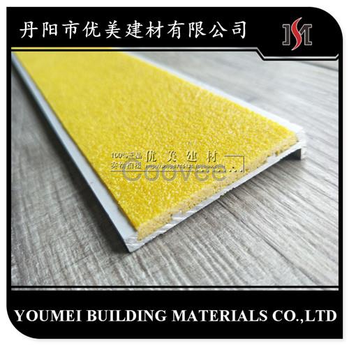 金剛砂防滑條樓梯護(hù)角條踏步防滑條圖片