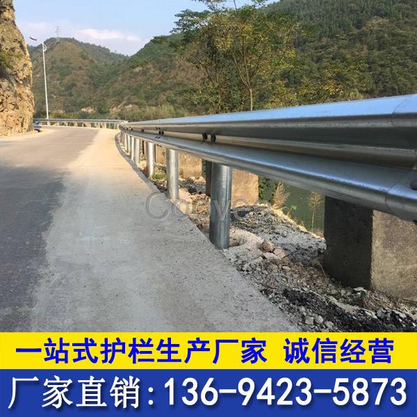 肇慶熱鍍鋅噴塑板高速公路防護(hù)欄惠州護(hù)欄廠家鄉(xiāng)道護(hù)欄