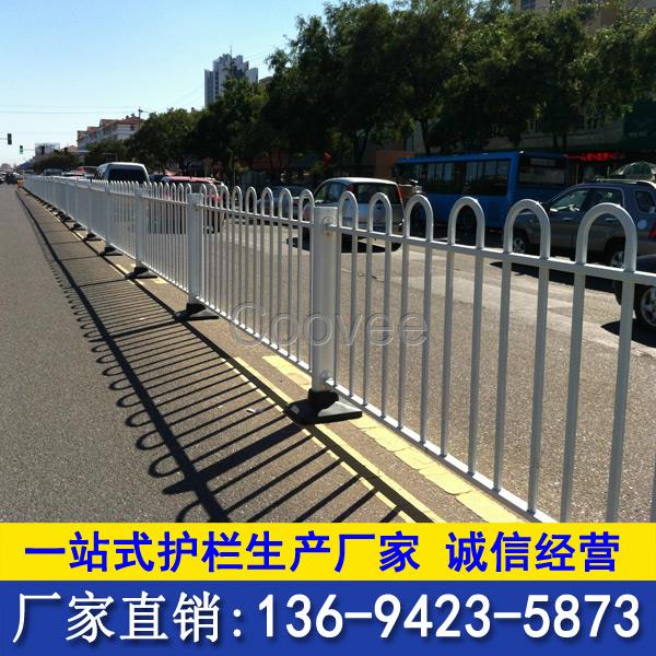 供應(yīng)市政道路護(hù)欄中山路側(cè)防護(hù)欄佛山市政隔離柵廠家現(xiàn)貨