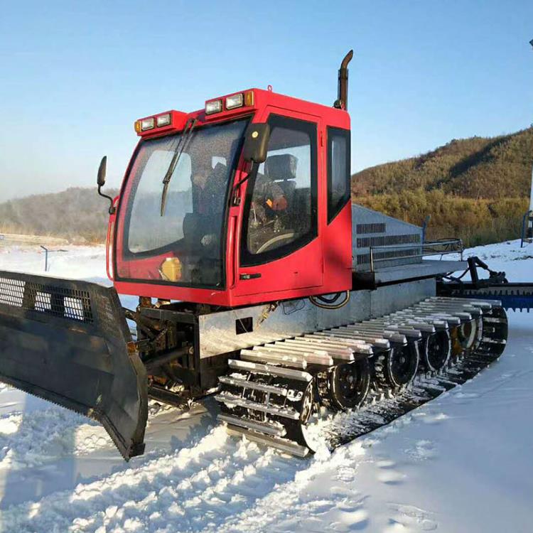 濟(jì)寧程煤四季雪壓雪車鏟雪車輪式推雪機(jī)滑雪場專用壓雪設(shè)備