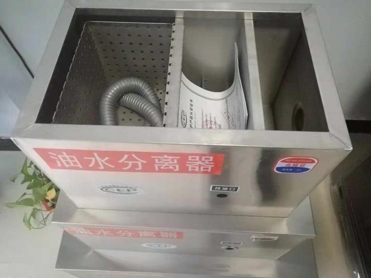 小型油水分离器是这样完成油水分离的