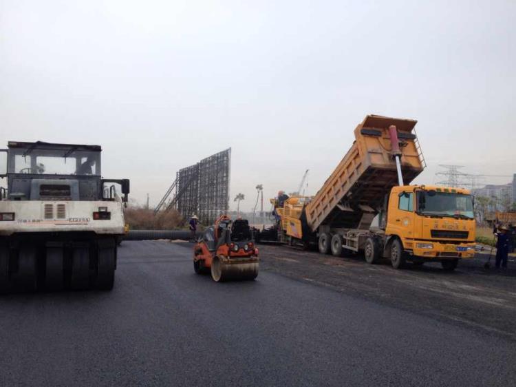 深圳永盛工程建设公司承包沥青路面工程沥青路面施工路面划线