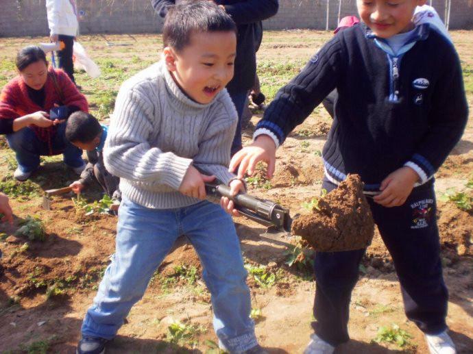 光明學(xué)生班級出游推薦學(xué)校出游戶外好地方