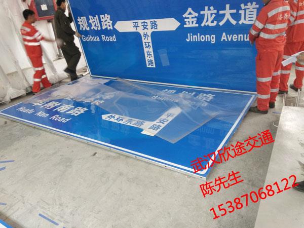市政道路標志牌的安裝固定方式一般分為幾類