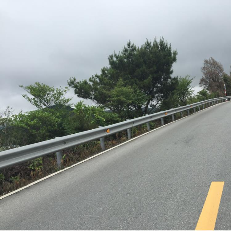 福建橋梁波形護欄板 公路雙波護欄安裝