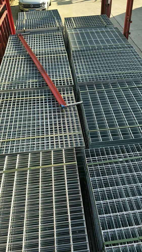 水電廠平臺熱鍍鋅格柵板A聊城水電廠平臺熱鍍鋅格柵板生產(chǎn)廠家