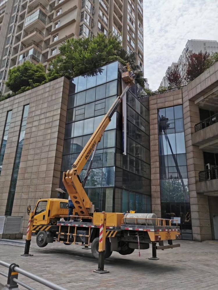 成都高空作業(yè)車出租路燈車租賃配備駕駛員