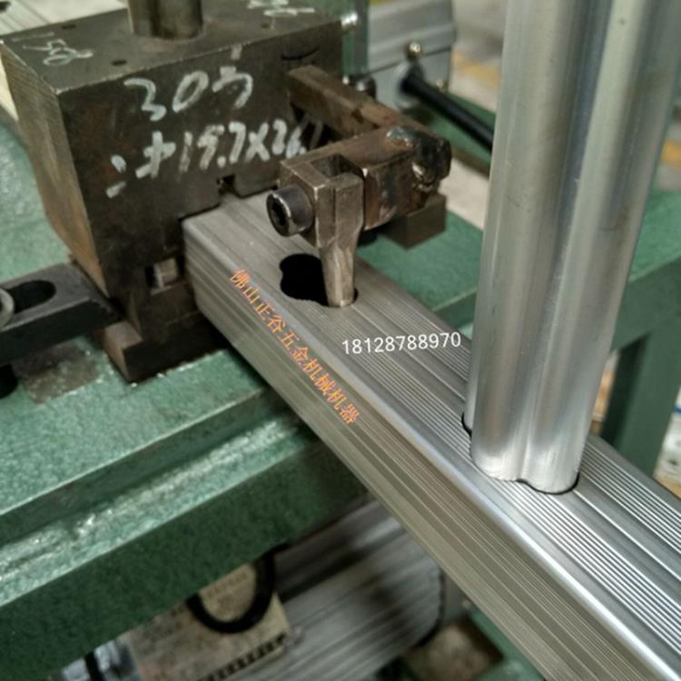 廠家直供小型液壓沖床小型多功能槽鋼扁鋼沖斷圖片