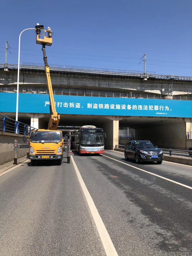 四川高空作業(yè)車租賃出租海倫哲高空作業(yè)車