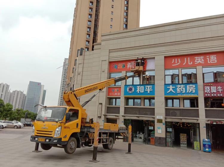 成都高空作業(yè)車出租路燈車登高車升降車租賃