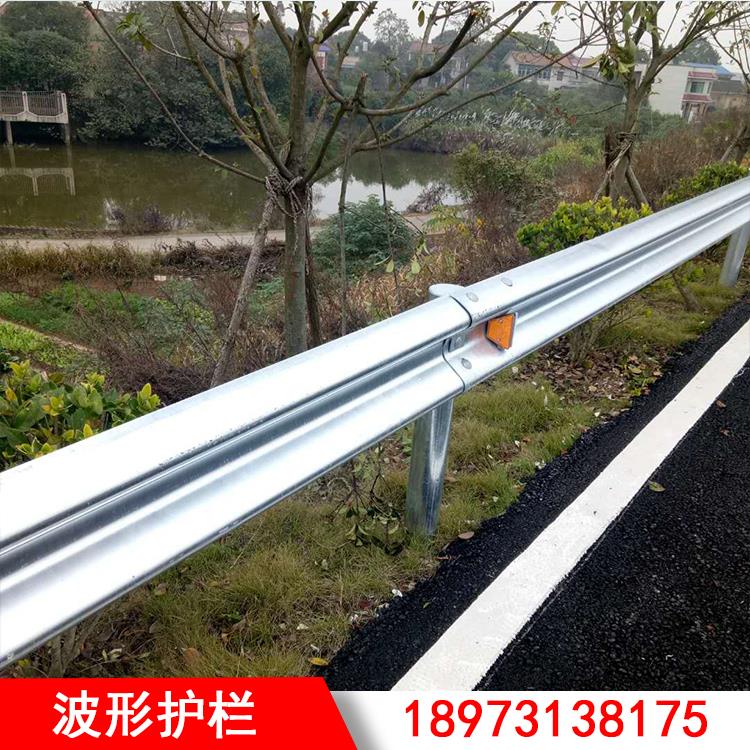 波形護(hù)欄鍍鋅防撞護(hù)欄雙波護(hù)欄廠家道路防護(hù)欄高速護(hù)欄