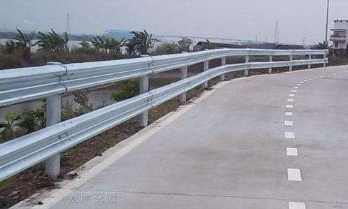 高速防撞活動護欄A玄武高速防撞活動護欄廠家價格