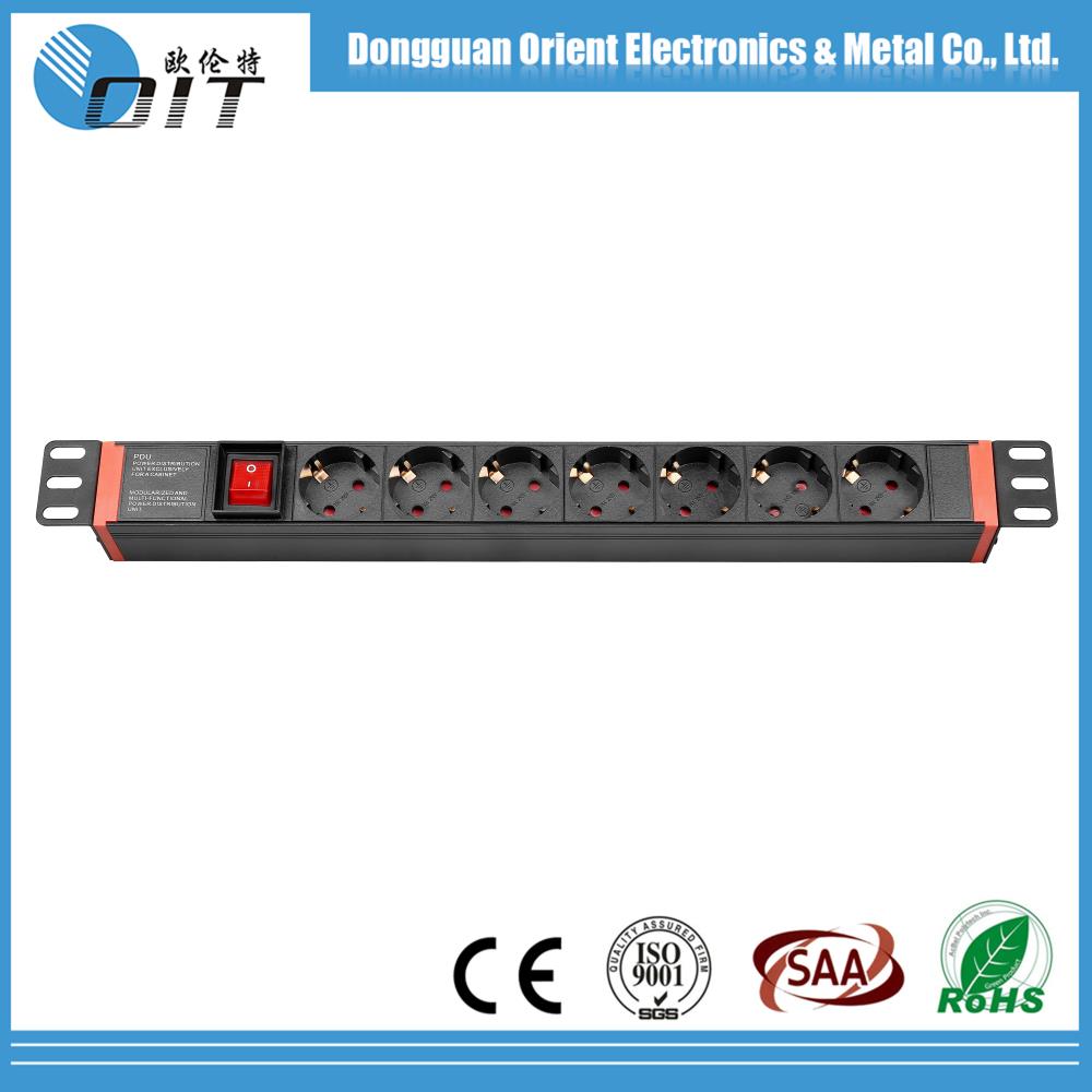 德標(biāo)7位帶公開PDU機(jī)柜插座東莞歐倫特廠家供應(yīng)